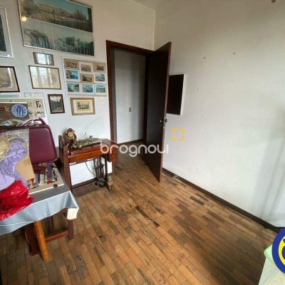 Casa com 178m², 3 quartos (sendo 1 suíte), 2 garagens, no bairro Agronômica em Florianópolis