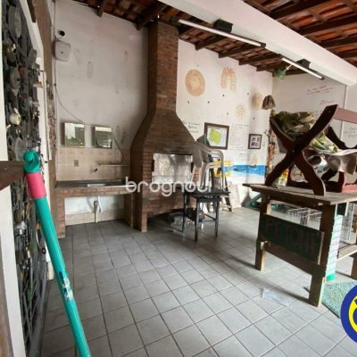 Casa com 178m², 3 quartos (sendo 1 suíte), 2 garagens, no bairro Agronômica em Florianópolis