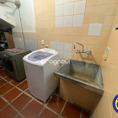 Casa com 178m², 3 quartos (sendo 1 suíte), 2 garagens, no bairro Agronômica em Florianópolis