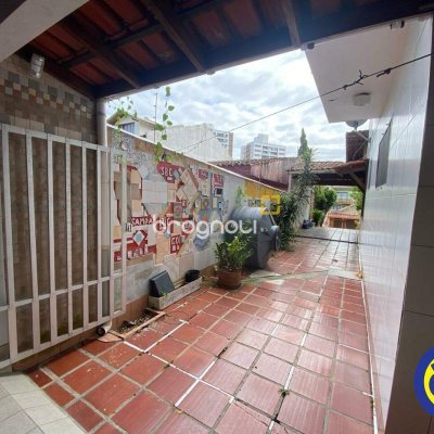 Casa com 178m², 3 quartos (sendo 1 suíte), 2 garagens, no bairro Agronômica em Florianópolis