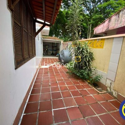 Casa com 178m², 3 quartos (sendo 1 suíte), 2 garagens, no bairro Agronômica em Florianópolis