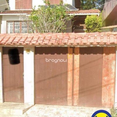 Casa com 178m², 3 quartos (sendo 1 suíte), 2 garagens, no bairro Agronômica em Florianópolis