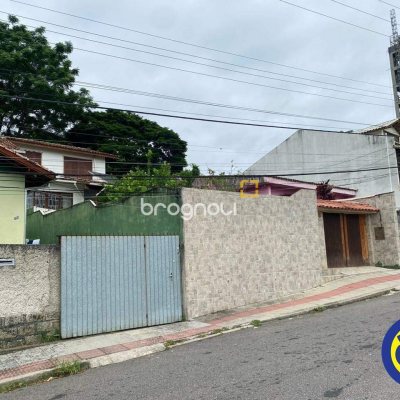 Casa com 178m², 3 quartos (sendo 1 suíte), 2 garagens, no bairro Agronômica em Florianópolis