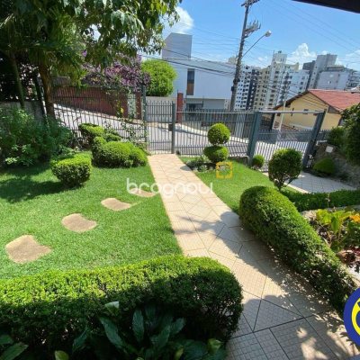 Casa com 163m², 3 quartos (sendo 1 suíte), 1 garagem, no bairro Agronômica em Florianópolis