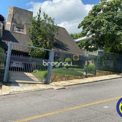 Casa com 163m², 3 quartos (sendo 1 suíte), 1 garagem, no bairro Agronômica em Florianópolis