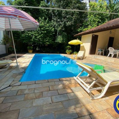 Casa com 163m², 3 quartos (sendo 1 suíte), 1 garagem, no bairro Agronômica em Florianópolis