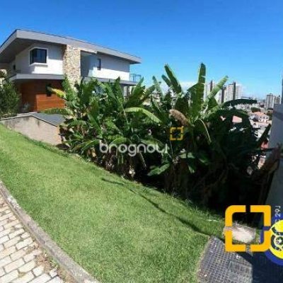 Terreno com 355m², no bairro Estreito em Florianópolis
