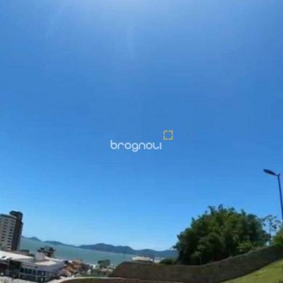 Terreno com 355m², no bairro Estreito em Florianópolis
