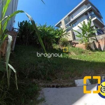 Terreno com 355m², no bairro Estreito em Florianópolis