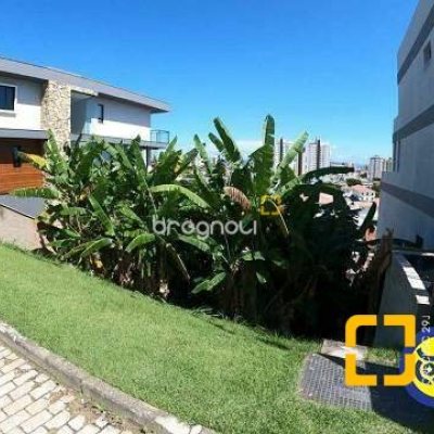 Terreno com 355m², no bairro Estreito em Florianópolis
