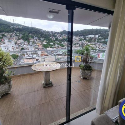 Cobertura com 162m², 3 quartos (sendo 1 suíte), 1 garagem, no bairro Centro em Florianópolis