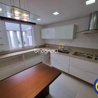 Cobertura com 162m², 3 quartos (sendo 1 suíte), 1 garagem, no bairro Centro em Florianópolis