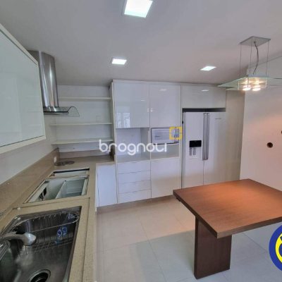 Cobertura com 162m², 3 quartos (sendo 1 suíte), 1 garagem, no bairro Centro em Florianópolis