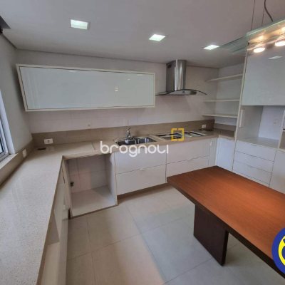 Cobertura com 162m², 3 quartos (sendo 1 suíte), 1 garagem, no bairro Centro em Florianópolis