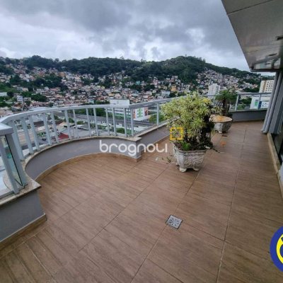 Cobertura com 162m², 3 quartos (sendo 1 suíte), 1 garagem, no bairro Centro em Florianópolis