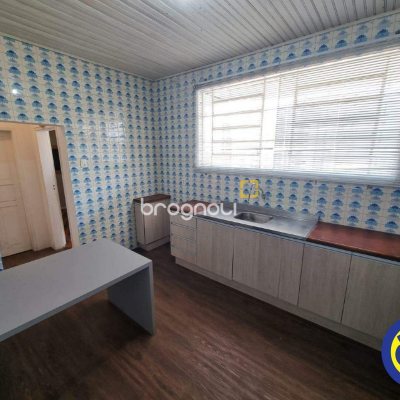 Casa com 100m², 3 quartos (sendo 1 suíte), 3 garagens, no bairro Centro em Florianópolis