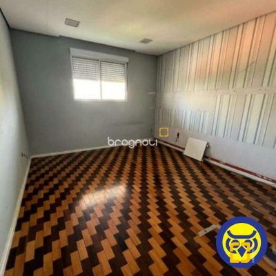 Casa com 100m², 3 quartos (sendo 1 suíte), 3 garagens, no bairro Centro em Florianópolis