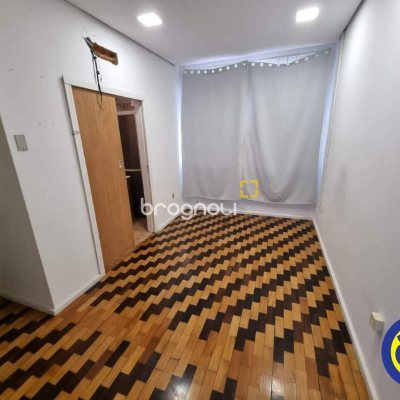 Casa com 100m², 3 quartos (sendo 1 suíte), 3 garagens, no bairro Centro em Florianópolis