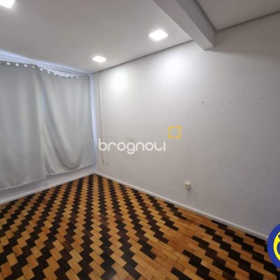 Casa com 100m², 3 quartos (sendo 1 suíte), 3 garagens, no bairro Centro em Florianópolis