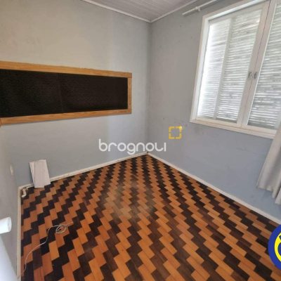 Casa com 100m², 3 quartos (sendo 1 suíte), 3 garagens, no bairro Centro em Florianópolis