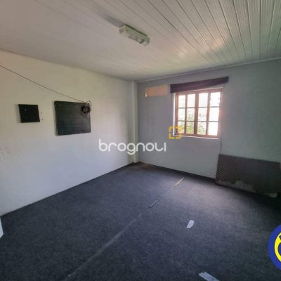 Casa com 100m², 3 quartos (sendo 1 suíte), 3 garagens, no bairro Centro em Florianópolis