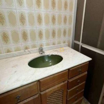 Casa com 100m², 3 quartos (sendo 1 suíte), 3 garagens, no bairro Centro em Florianópolis