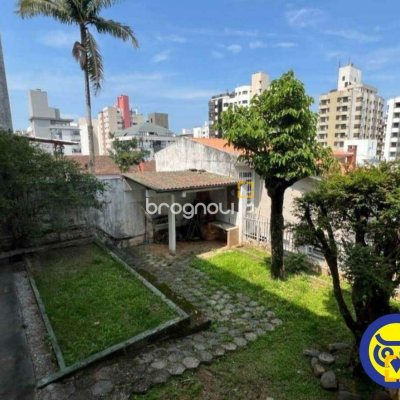 Casa com 100m², 3 quartos (sendo 1 suíte), 3 garagens, no bairro Centro em Florianópolis