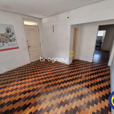 Casa com 100m², 3 quartos (sendo 1 suíte), 3 garagens, no bairro Centro em Florianópolis