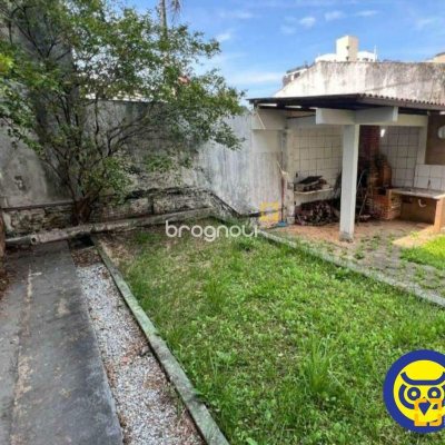 Casa com 100m², 3 quartos (sendo 1 suíte), 3 garagens, no bairro Centro em Florianópolis