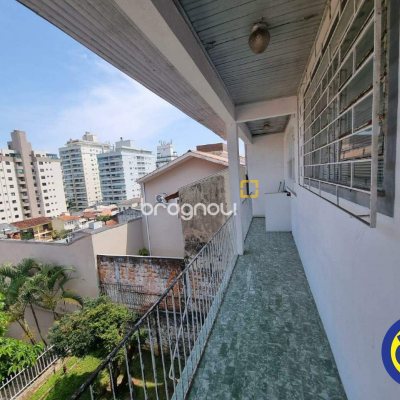Casa com 100m², 3 quartos (sendo 1 suíte), 3 garagens, no bairro Centro em Florianópolis