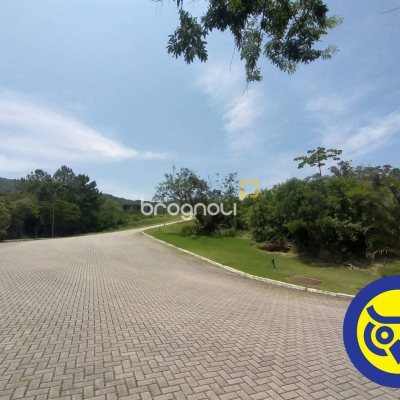 Terreno com 495m², no bairro Itacorubi em Florianópolis