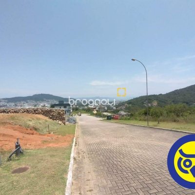 Terreno com 495m², no bairro Itacorubi em Florianópolis