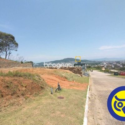 Terreno com 495m², no bairro Itacorubi em Florianópolis