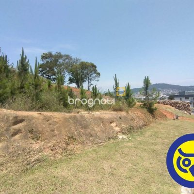 Terreno com 495m², no bairro Itacorubi em Florianópolis