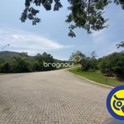 Terreno com 495m², no bairro Itacorubi em Florianópolis