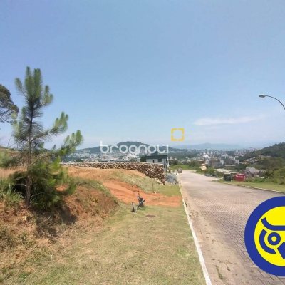 Terreno com 495m², no bairro Itacorubi em Florianópolis