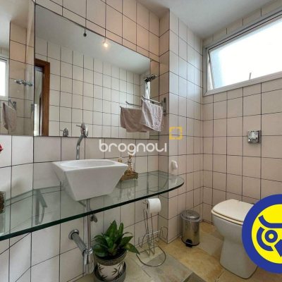 Apartamento com 209m², 3 quartos (sendo 1 suíte), 2 garagens, no bairro Itacorubi em Florianópolis