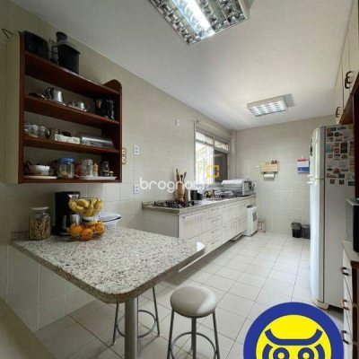 Apartamento com 209m², 3 quartos (sendo 1 suíte), 2 garagens, no bairro Itacorubi em Florianópolis