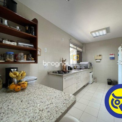 Apartamento com 209m², 3 quartos (sendo 1 suíte), 2 garagens, no bairro Itacorubi em Florianópolis
