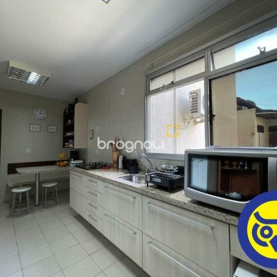 Apartamento com 209m², 3 quartos (sendo 1 suíte), 2 garagens, no bairro Itacorubi em Florianópolis