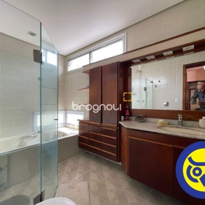 Apartamento com 209m², 3 quartos (sendo 1 suíte), 2 garagens, no bairro Itacorubi em Florianópolis
