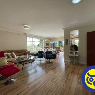 Apartamento com 209m², 3 quartos (sendo 1 suíte), 2 garagens, no bairro Itacorubi em Florianópolis