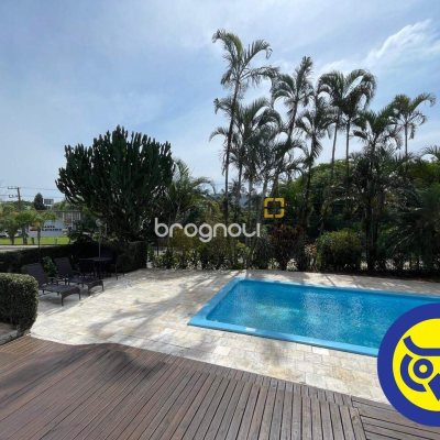 Apartamento com 209m², 3 quartos (sendo 1 suíte), 2 garagens, no bairro Itacorubi em Florianópolis