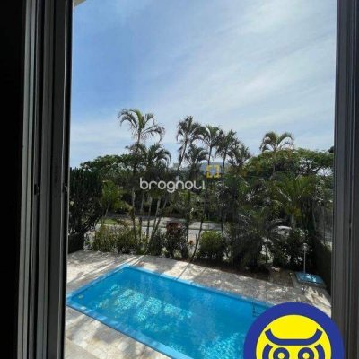 Apartamento com 209m², 3 quartos (sendo 1 suíte), 2 garagens, no bairro Itacorubi em Florianópolis