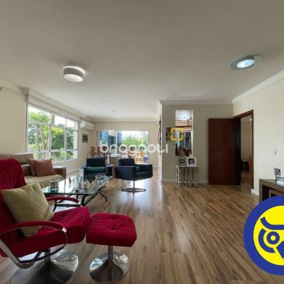 Apartamento com 209m², 3 quartos (sendo 1 suíte), 2 garagens, no bairro Itacorubi em Florianópolis