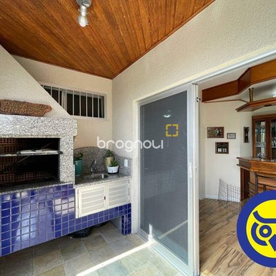 Apartamento com 209m², 3 quartos (sendo 1 suíte), 2 garagens, no bairro Itacorubi em Florianópolis