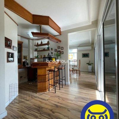 Apartamento com 209m², 3 quartos (sendo 1 suíte), 2 garagens, no bairro Itacorubi em Florianópolis