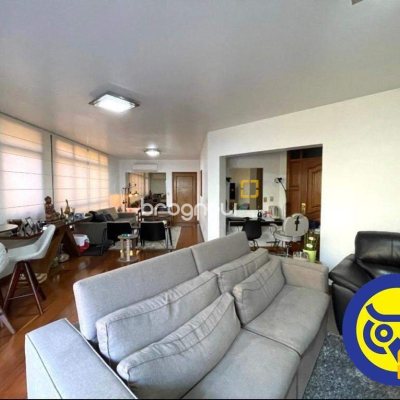 Apartamento com 237m², 4 quartos (sendo 4 suítes), 2 garagens, no bairro Centro em Florianópolis