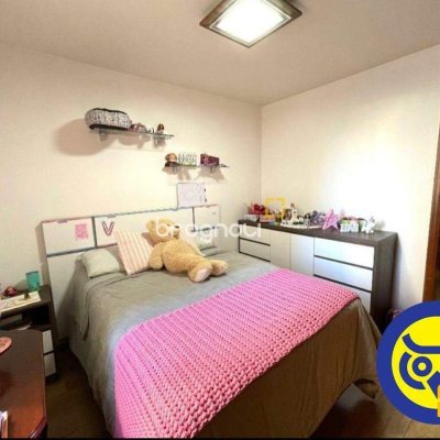 Apartamento com 237m², 4 quartos (sendo 4 suítes), 2 garagens, no bairro Centro em Florianópolis