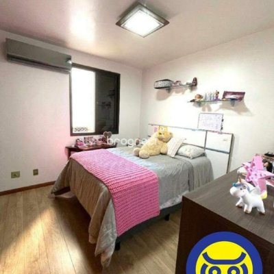Apartamento com 237m², 4 quartos (sendo 4 suítes), 2 garagens, no bairro Centro em Florianópolis